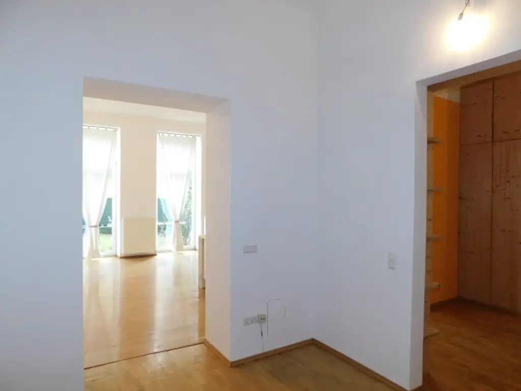 Großzügige Wohnung mit 4 Meter Deckenhöhe - Saniert - Perfekter Grundriss