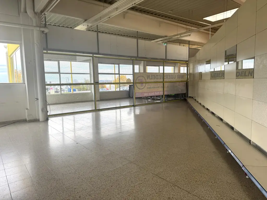 Hochfrequentierte Gewerbeimmobilie-ehemalige Forstinger-Filiale in Top-Lage