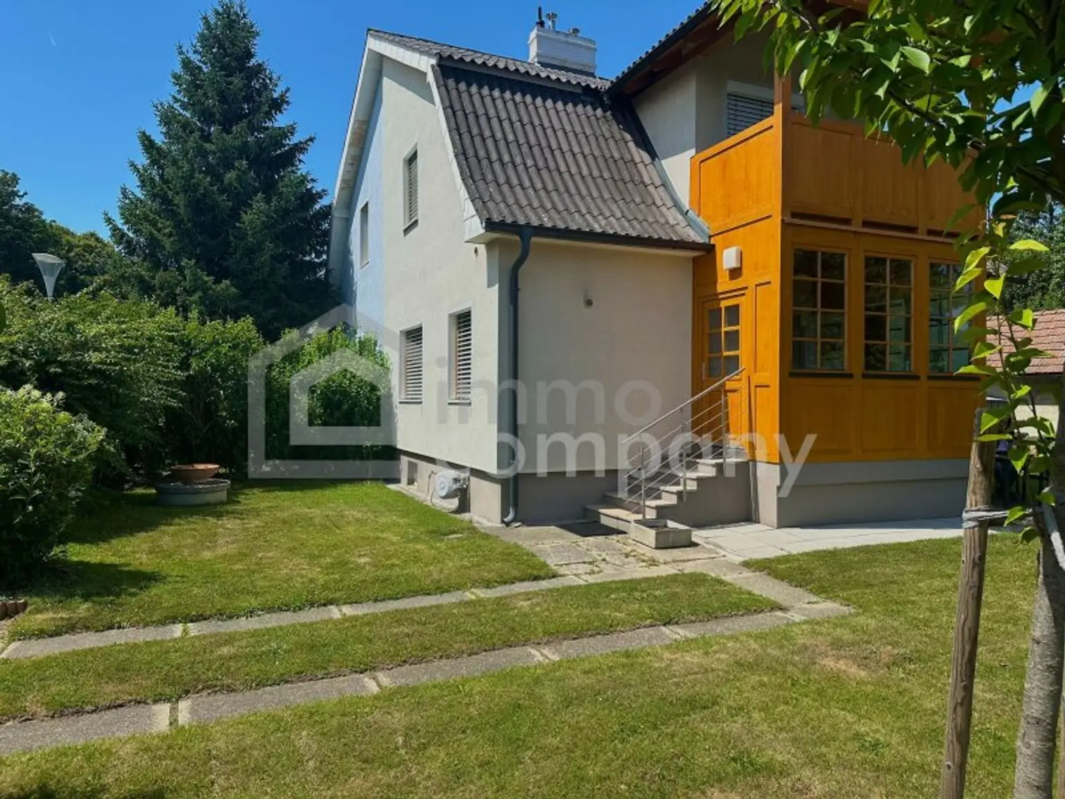 Schlüssel drehen & losleben – Stilvolles Ein-/Mehrfamilienhaus mit Garten, Vollmöbliert in Groß-Enzersdorf