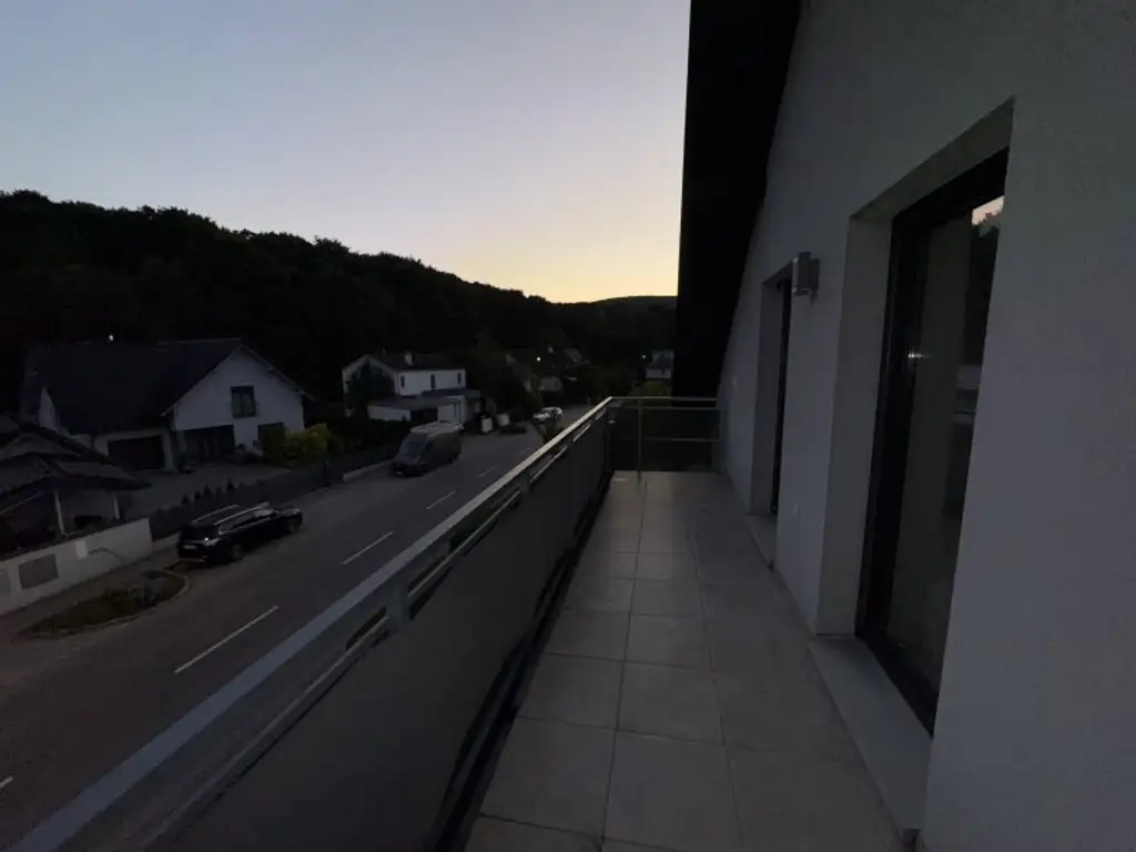 GROßZÜGIGE 4-ZIMMER DACHGESCHOSSWOHNUNG MIT BALKON! AB SOFORT VERFÜGBAR!