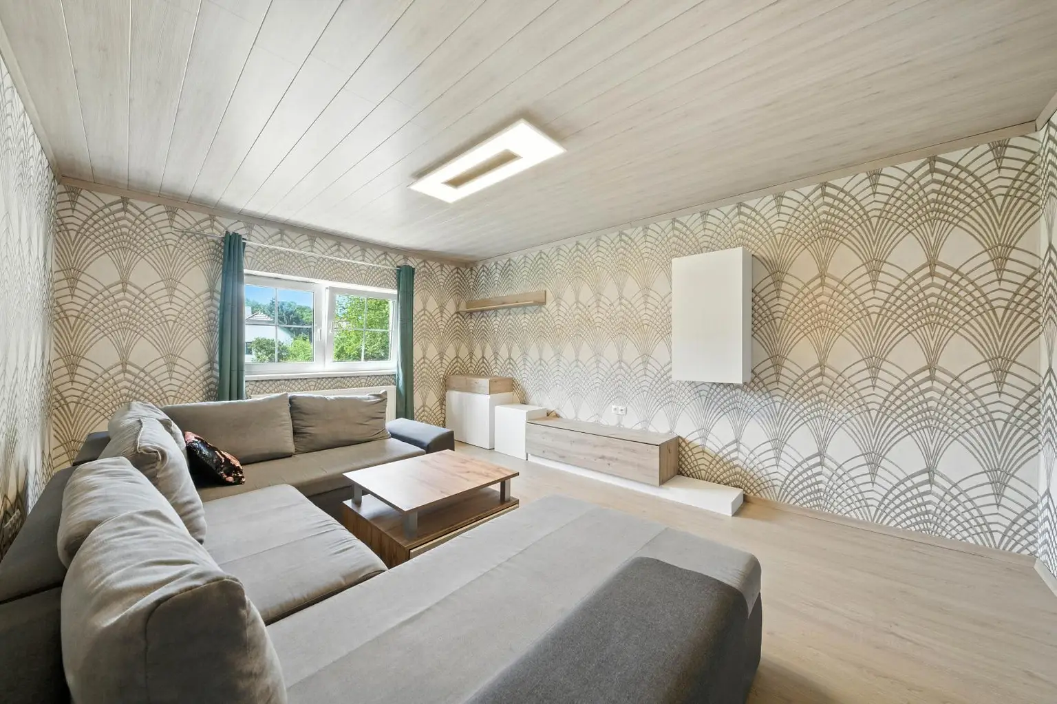 Modernisiertes Einfamilienhaus mit großzügigem Grundstück und Ausbaupotenzial