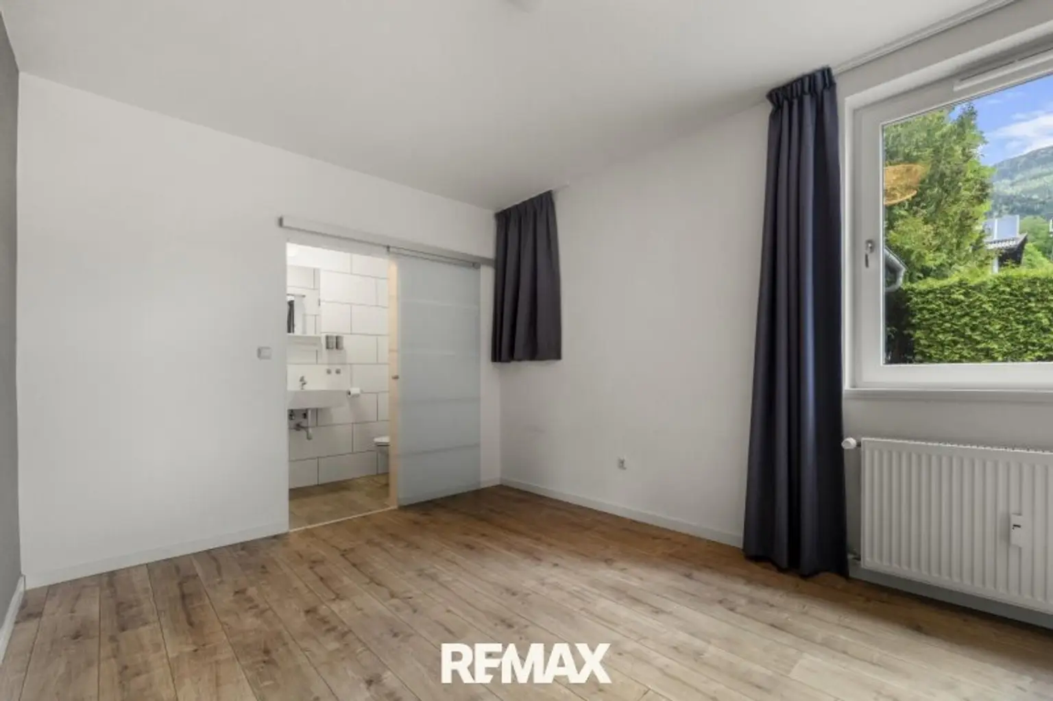 SCHLAFZIMMER MIT BAD ENSUITE