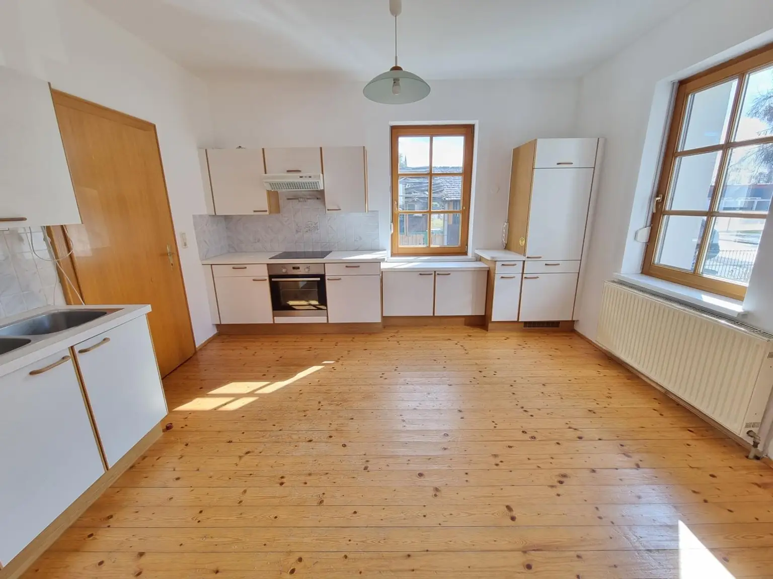 Helle 2-Zimmer-Terrassen-Wohnung mit allg. Garten!