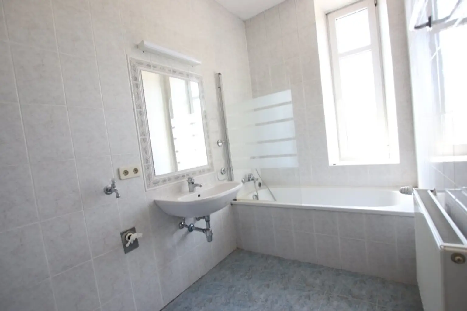 Tolle, sanierte 101m² - 4 Zimmer Altbauwohnung in der Mariannengasse - City