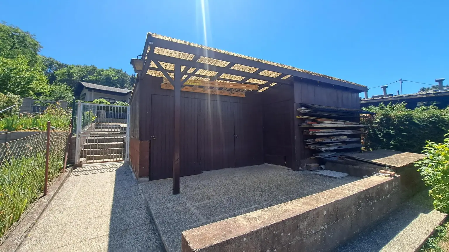Kleines Sacherl mit 2 Terrassen, Nebengebäuden, Gemüsegarten, Erdkeller, idyllischem Grundstück, einer betonierten Freifläche und viel Potenzial....