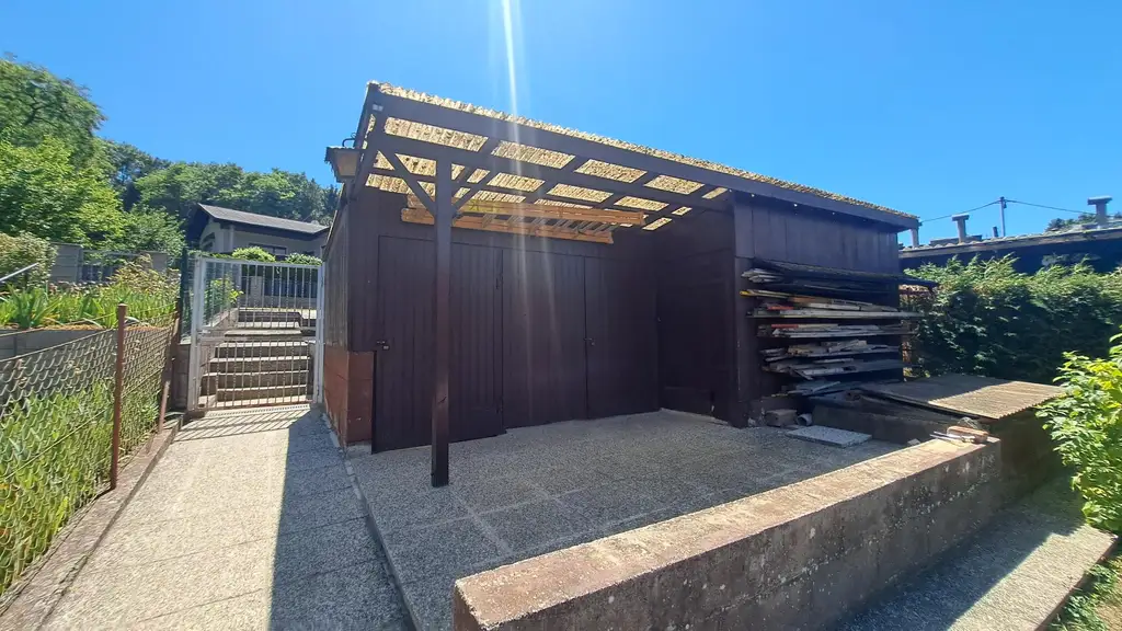 Kleines Sacherl mit 2 Terrassen, Nebengebäuden, Gemüsegarten, Erdkeller, idyllischem Grundstück, einer betonierten Freifläche und viel Potenzial....