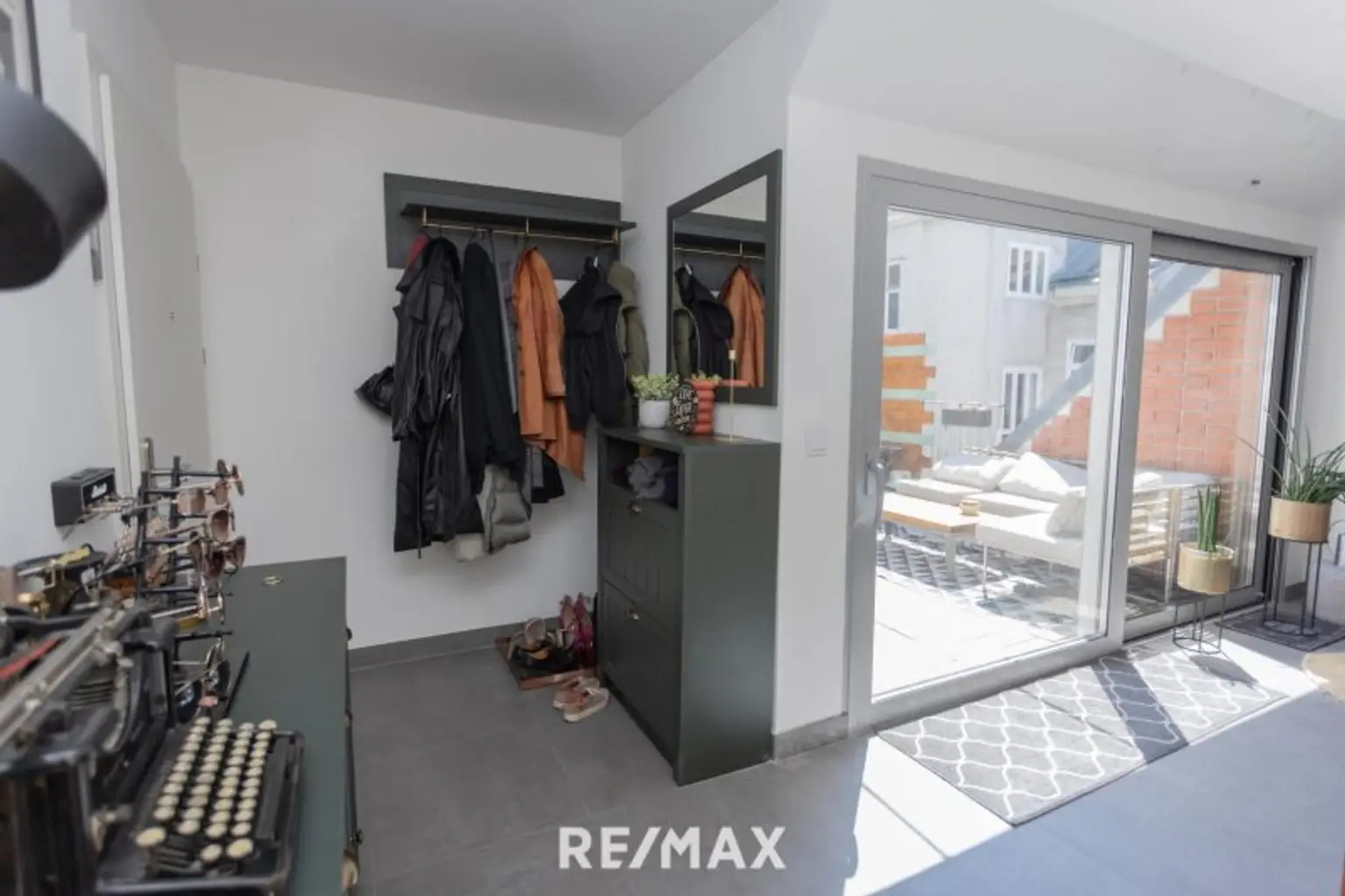 Herrliche DG-Maisonette mit 2 Hof-Terrassen bei der Volksoper, Währinger Straße