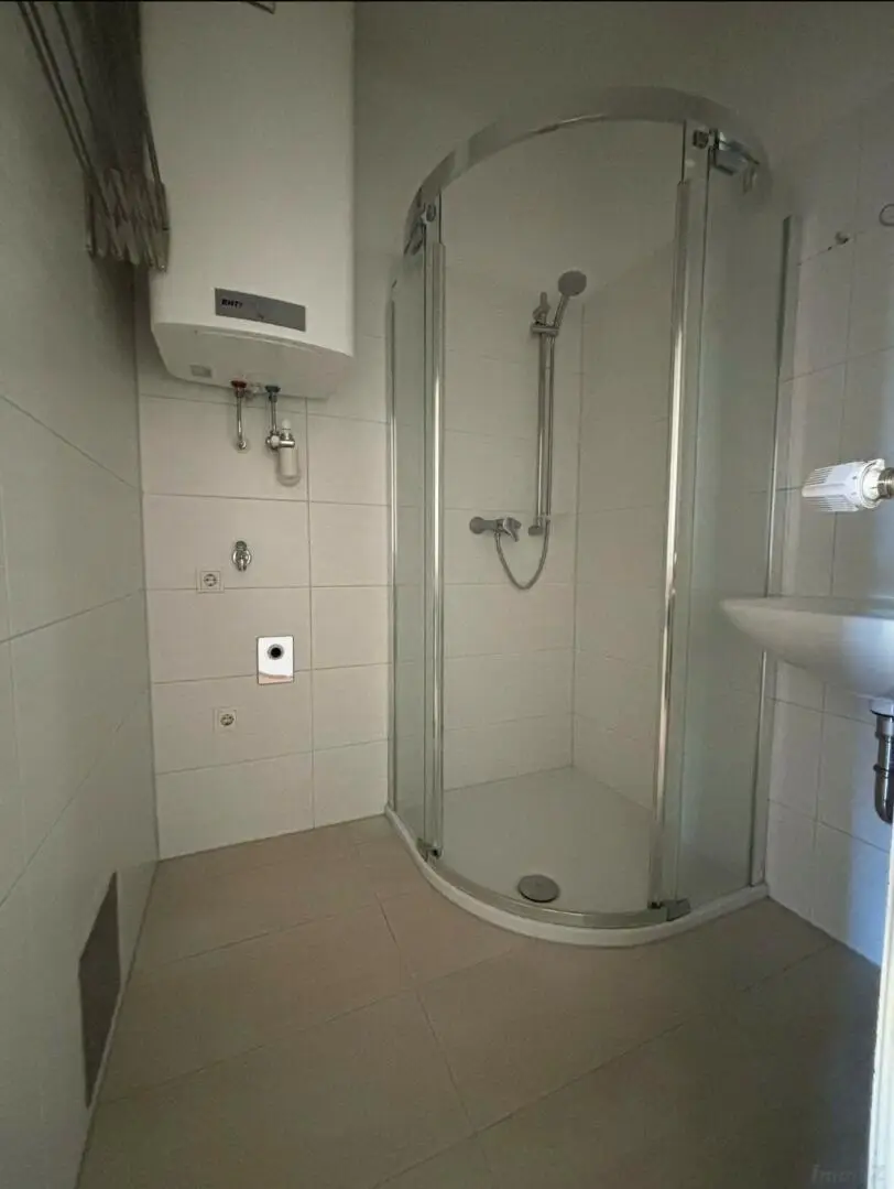 2-Zimmer-Wohnung mit kleiner Loggia, Bezirk St. Leonhard
