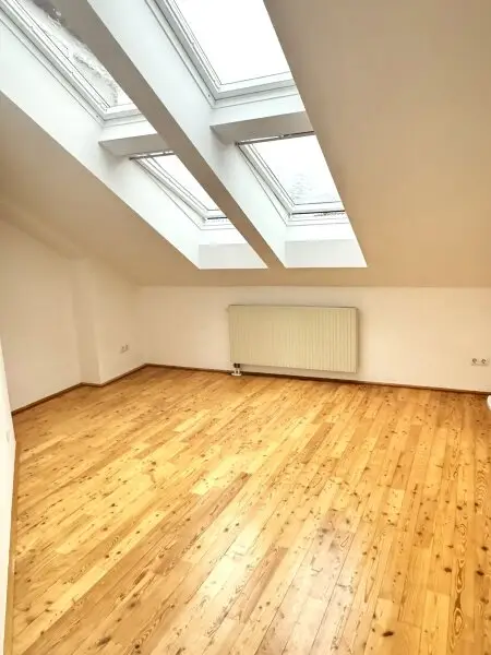 5-ZIMMER-DACHGESCHOSSWOHNUNG MIT GARAGENPLATZ