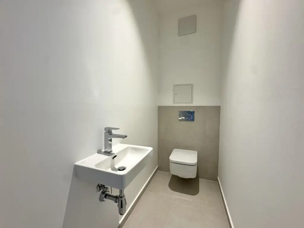 Mit Blick ins Grüne - Großzügiger Erstbezug nach Sanierung - Luftige 4-Zimmer Wohnung in Hernals