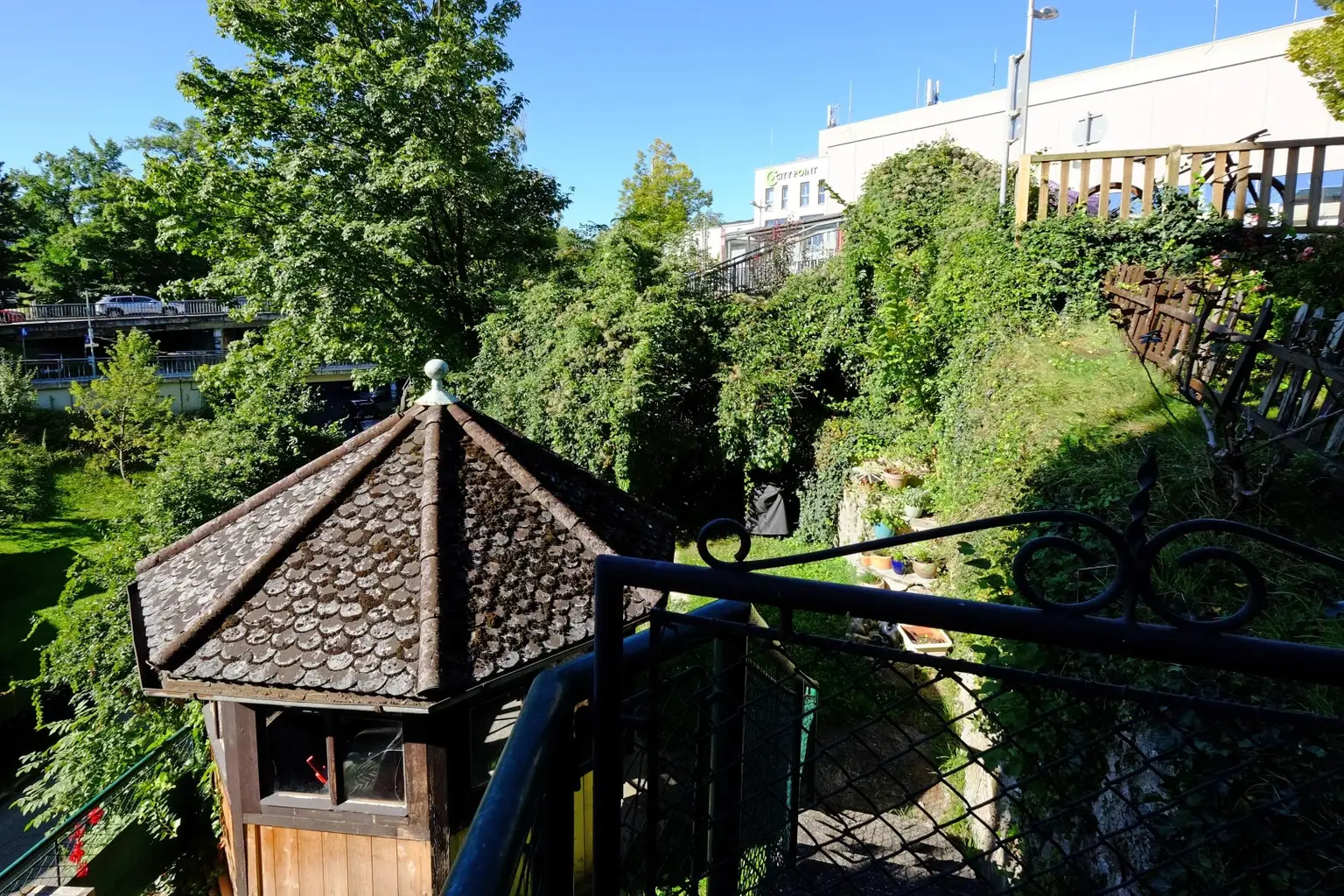 Historische Villa ALMEROTH im Stadtzentrum- Wohnen auf 250 m2 im OG plus 4 Untermieter