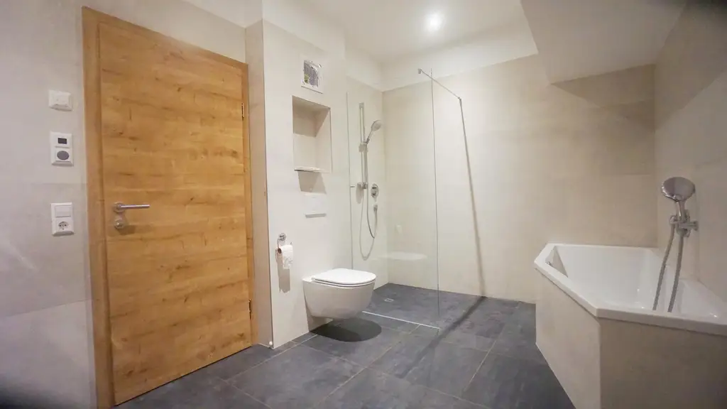 Moblierte, exklusive, lichtdurchflutete 4 Zimmer Wohnung / Kurzzeitmiete möglich