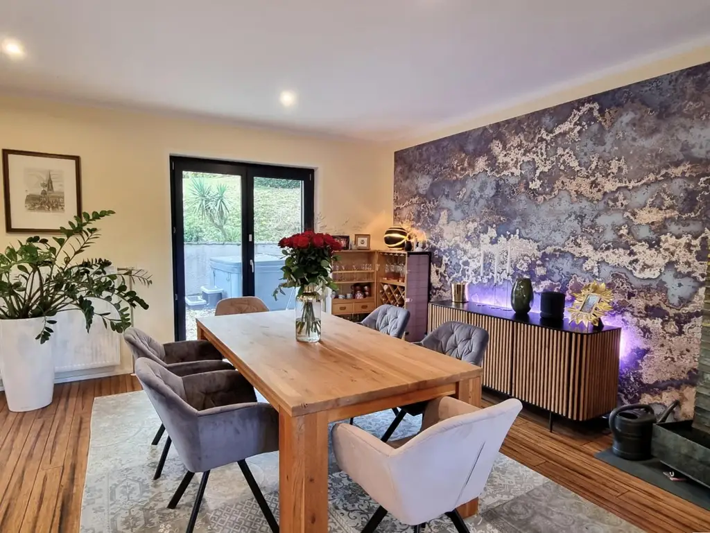 FAMILIENDOMIZIL MIT SCHWIMMTEICH