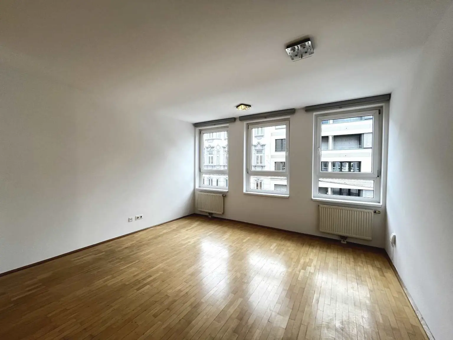 Öffentlich sehr gut angebundene Garconniere im 19ten!