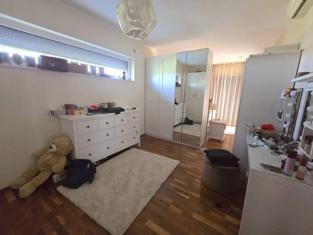 Traumhaft LUXURIÖS AUSGESSTATTETES SMART EFH in Leopoldsdorf: Wfl. 196m², 6 Zimmer, Balkon & Terrasse! + PHOTOVOLTAIK ANLAGE mit STROMSPEICHER + beheizter POOL  + GARAGE + GRILLPLATZ +