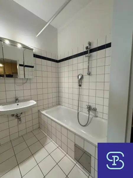 Provisionsfrei: Unbefristeter 45m² Altbau mit 2 Zimmern und Einbauküche - U1-Nähe!
