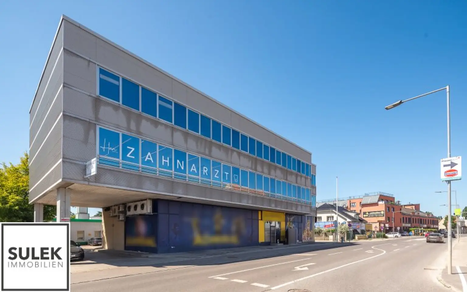 Grundstück mit vier Baukörpern - Büro-, Geschäfts- und Gewerbegebäude inkl. Parkplätzen in Vösendorf