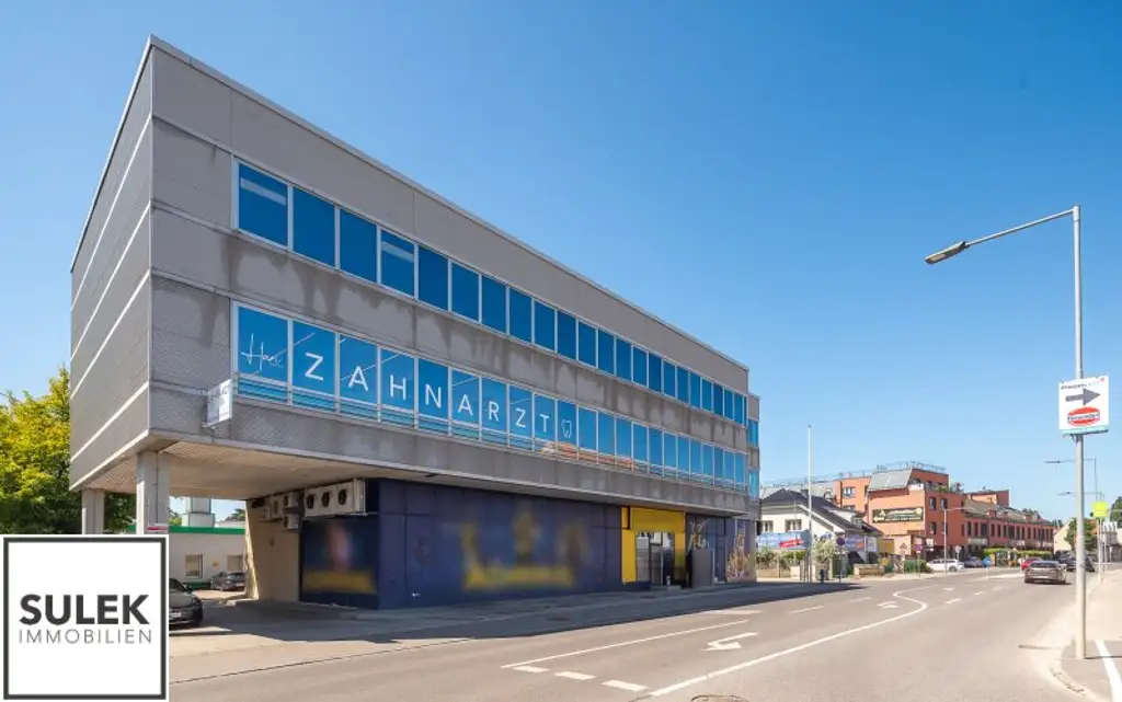Grundstück mit vier Baukörpern - Büro-, Geschäfts- und Gewerbegebäude inkl. Parkplätzen in Vösendorf