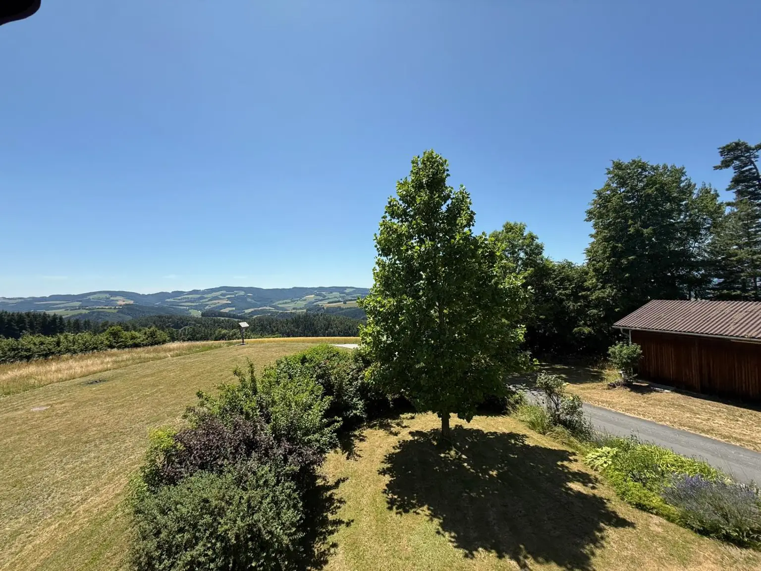 Idylisches Mehrfamilienhaus mit Werkstatt