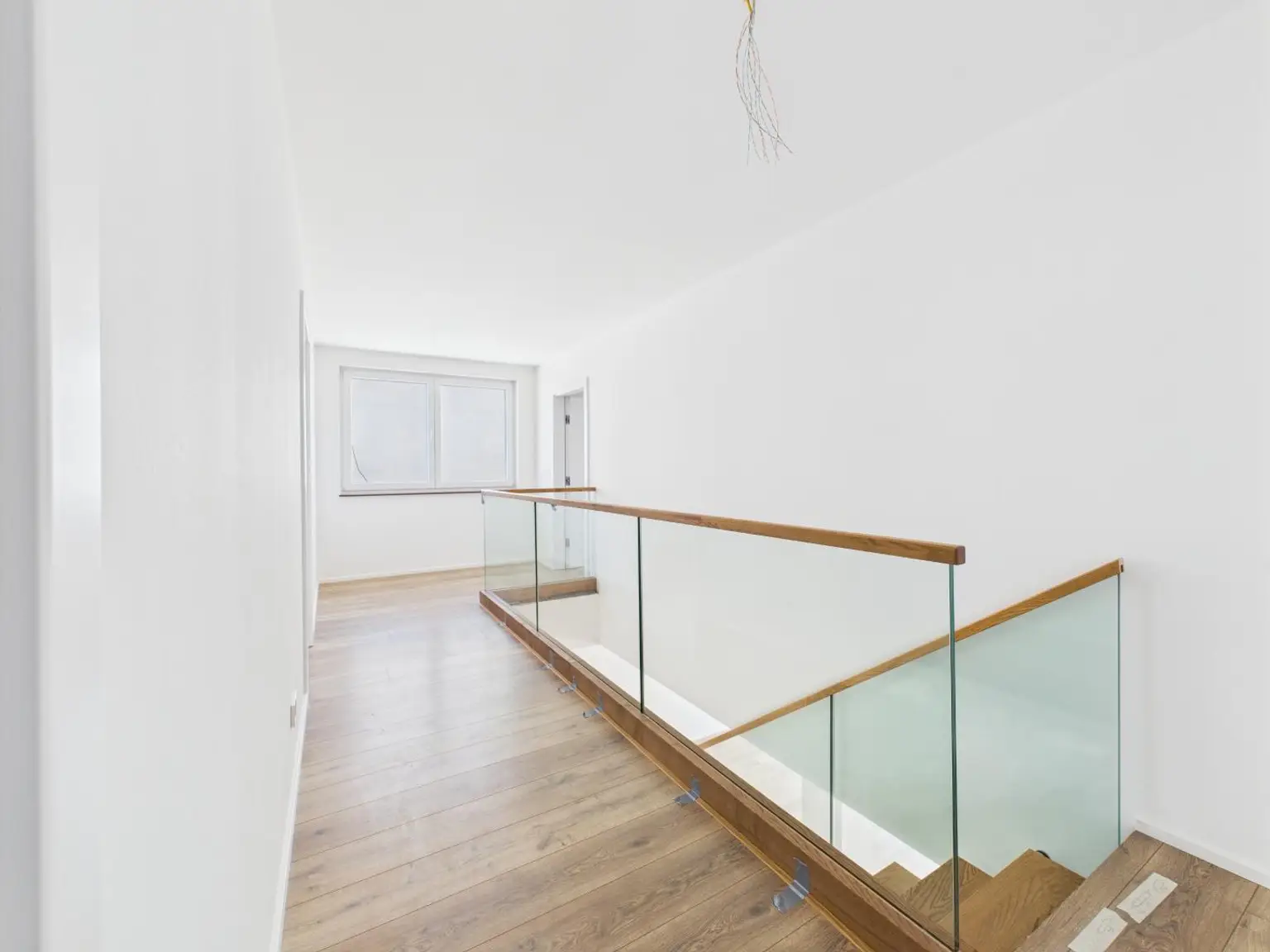 Wels-West: Luxuriöse Doppelhaushälfte mit Salzwasserpool, smarter Hausechnik & 149 m² Wohnfläche
