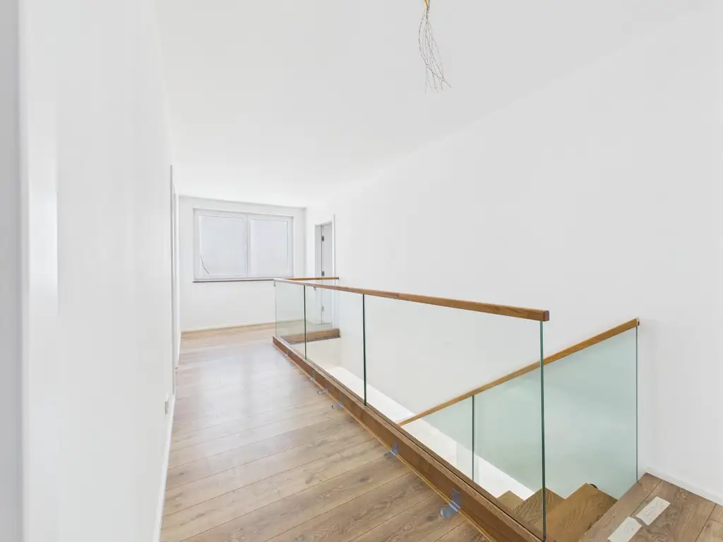 Wels-West: Luxuriöse Doppelhaushälfte mit Salzwasserpool, smarter Hausechnik & 149 m² Wohnfläche