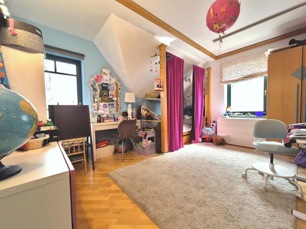 ZEITLOSE ELEGANZ MIT TRAUMHAFTEM GARTEN!