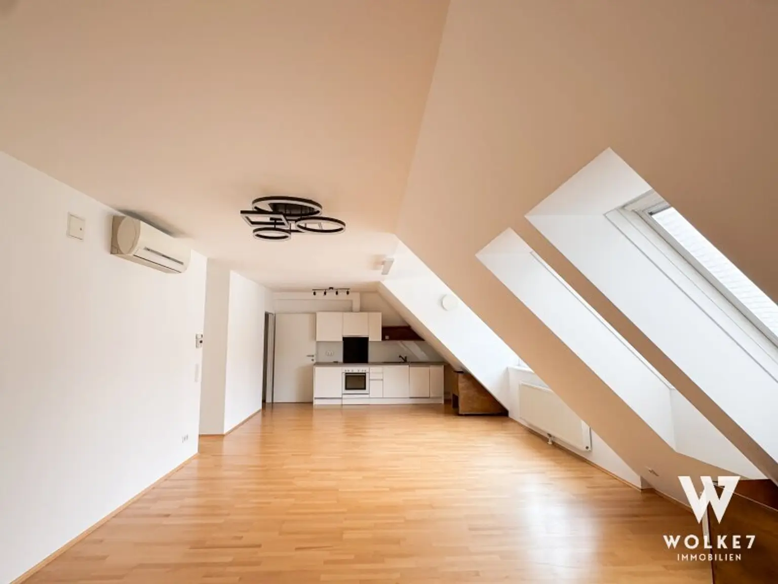 Moderne 2-Zimmer-DG-Wohnung (3 Zimmer möglich) mit Terrasse – Urbaner Wohnkomfort mit Klimaanlage I Nähe Absberggasse