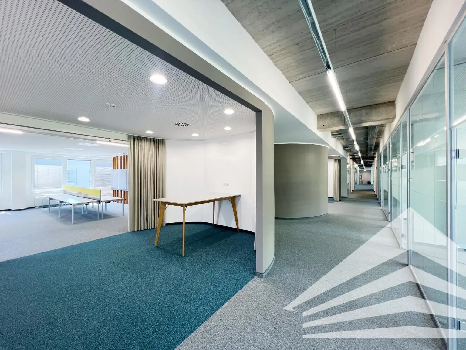 Hochwertiges Büro mit Terrasse in Zentrumsnähe! Parkplätze!