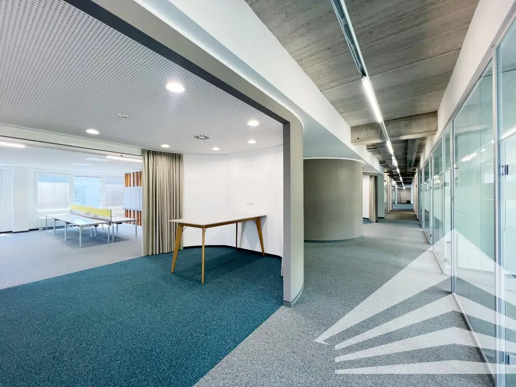 Hochwertiges Büro mit Terrasse in Zentrumsnähe! Parkplätze!