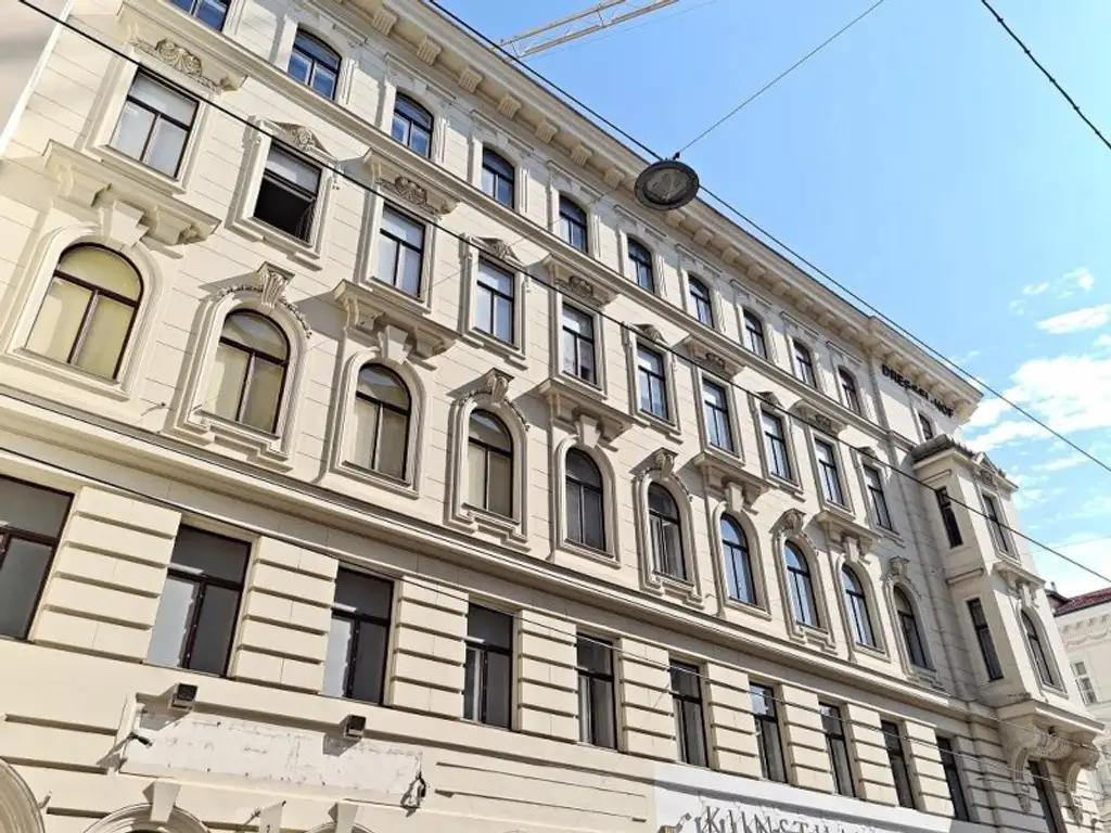 SPITTELBERG, teilsaniertes 84 m2 Dachgeschoß, 3 Zimmer, Extraküche, Wannenbad, Parketten, WG-geeignet, MQ-Nähe