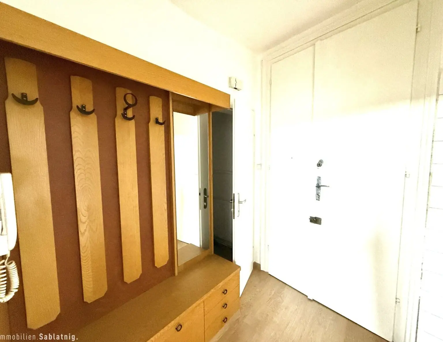 CHARMANTE ETAGENWOHNUNG! Modern, komfortabel & bestens angebunden!