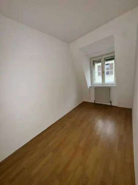 HIT!  GÜNSTIG,FREUNDLICH, BEQUEME 2 ZIMMER WOHNUNG IM ZENTRUM !