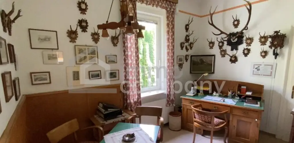 Elegantes Landhaus mit privatem Waldstück