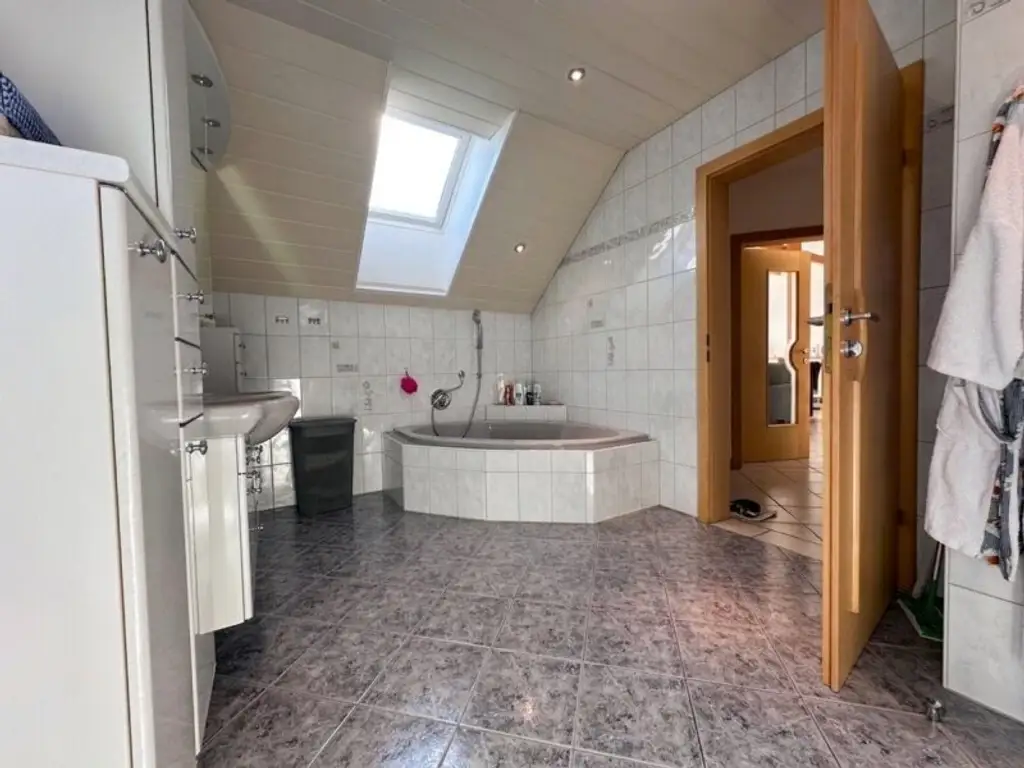 Großzügiges Einfamilienhaus mit Garten & Garage in Wels – 192m² Wohnkomfort!