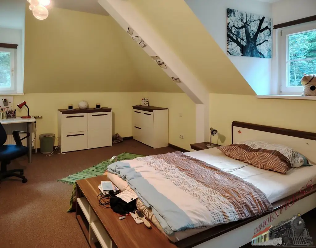 Tolle Villa mit neuer PV-Anlage bietet viel Platz und ruhige, grüne Umgebung – 38 min zur Stadtgrenze Wien!