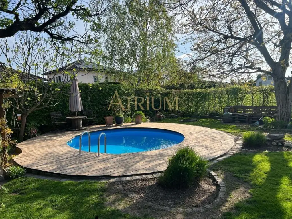 Charmantes Einfamilienhaus mit Wintergarten, Pool und Photovoltaik