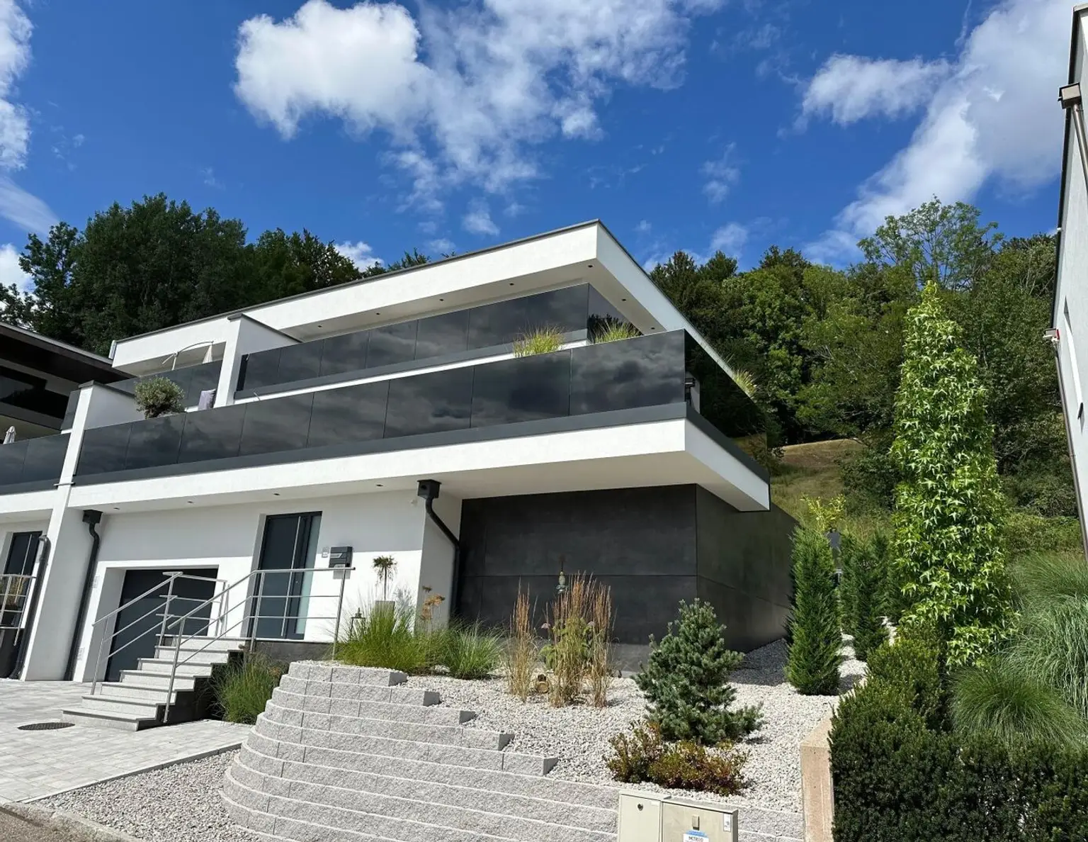 Exklusive Doppelhaushälfte in Mondsee mit traumhaftem, unverbaubarem Ausblick!