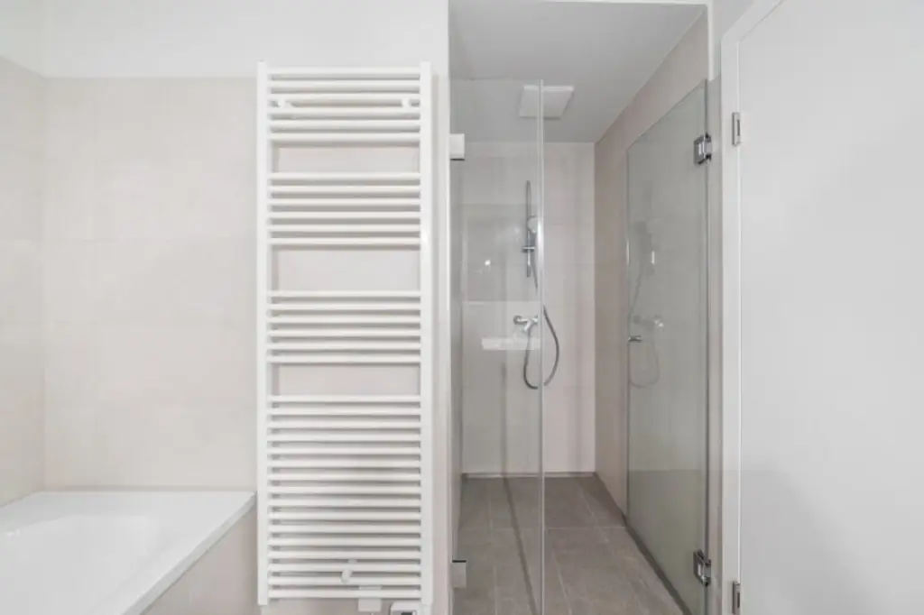 ERSTBEZUG ! Schöne 112,4 m² Dachwohnung in einem hochwertig saniertem Gebäude (Top 24)