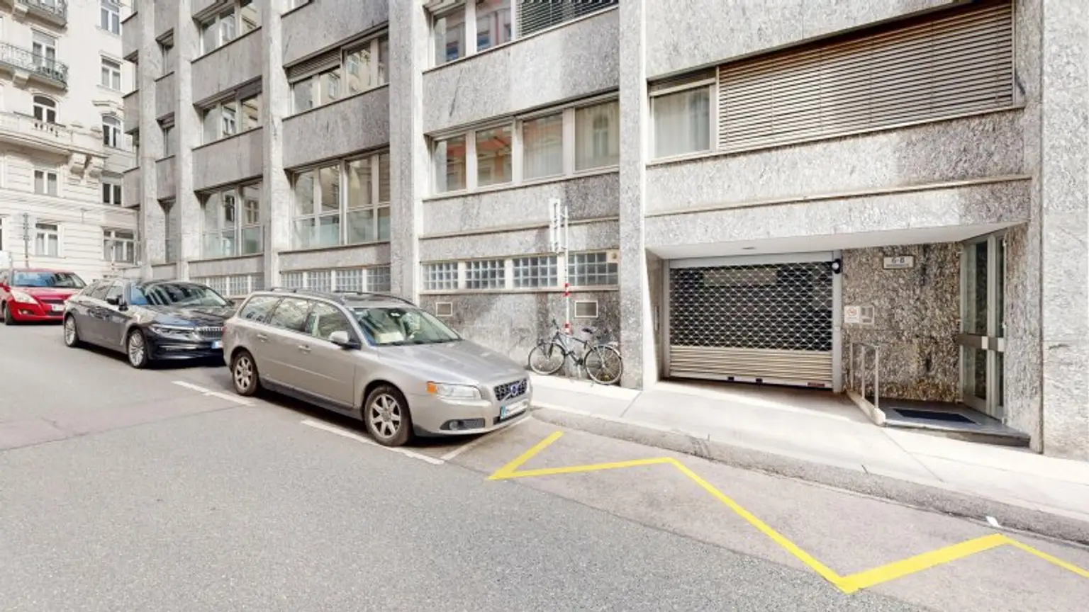 Tiefgarageneinfahrt