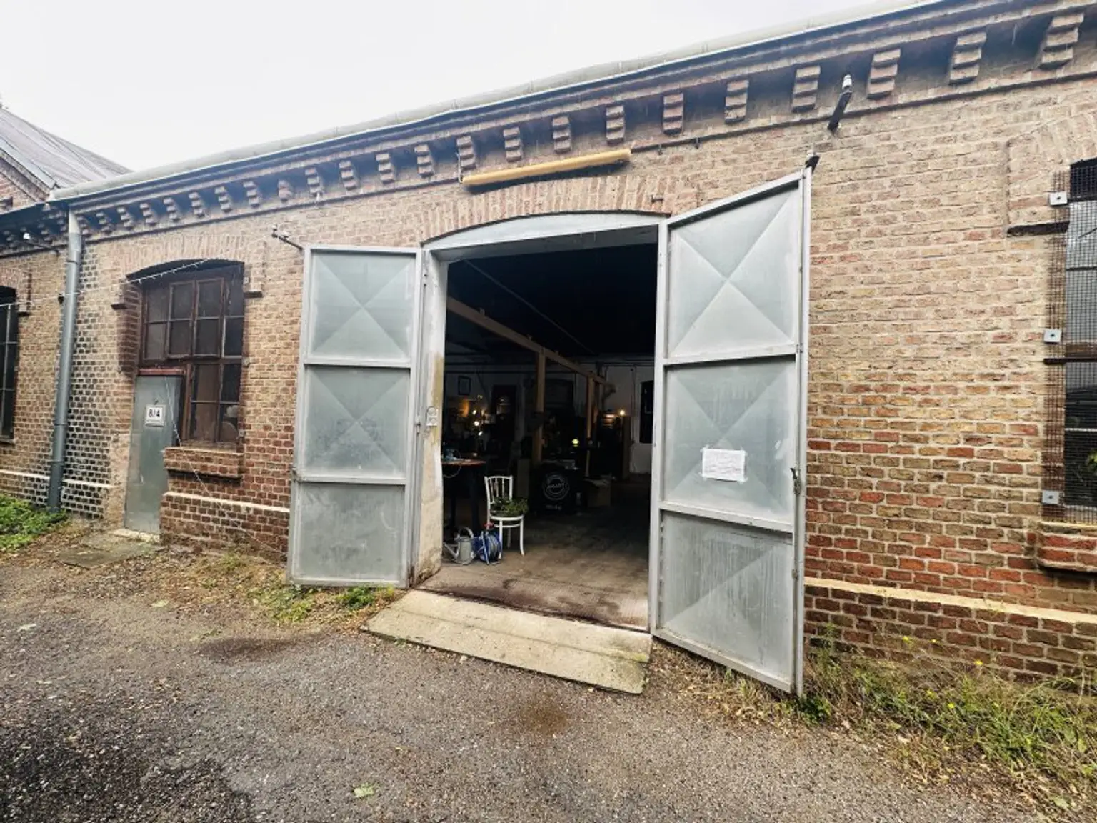 Wunderschöne Lagerhallen mit Büro, Parkplätzen, gute Erreichbarkeit, gute Zufahrt