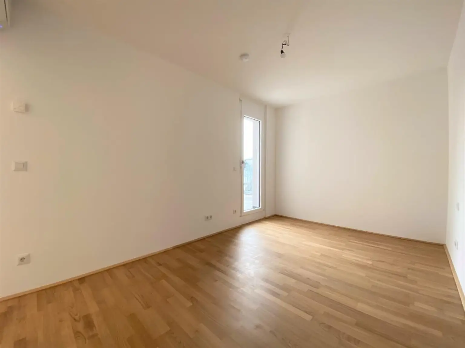 16m² Terrassenfläche!!! DG-Neubauwohnung in der Koloniestraße!!!
