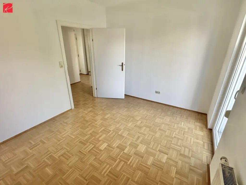 Lichtdurchfluteter Wohntraum mit sonnigem Balkon!