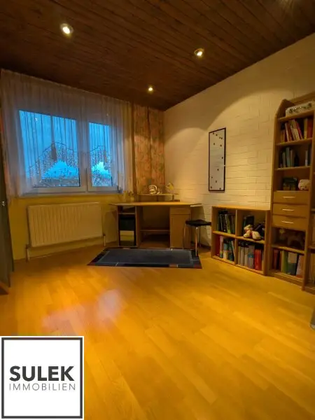 Breitenfurterstraße 222: perfekt aufgeteilte Wohnung im 3. Stock OHNE Lift (mit Balkon und Weitblick)