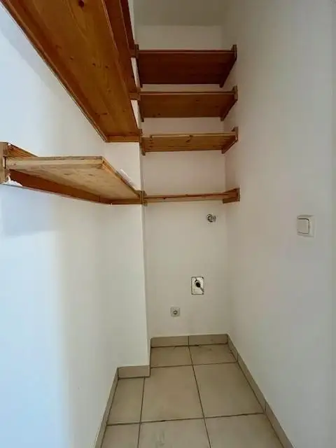 Schöne 2-Zimmer-Dachgeschoss-Wohnung mit Balkon und Parkplatz