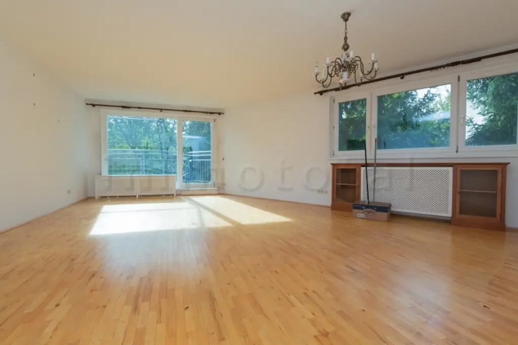 Dornbach - Pointengasse: Großzügige Terrassenwohnung mit unverbaubarem Grünblick