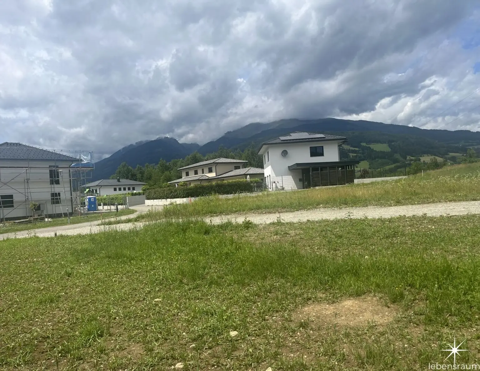 An neuer Siedlung angrenzend. Alleinlage mit Seeblick und Wald - Seeboden/Lurnbichl.