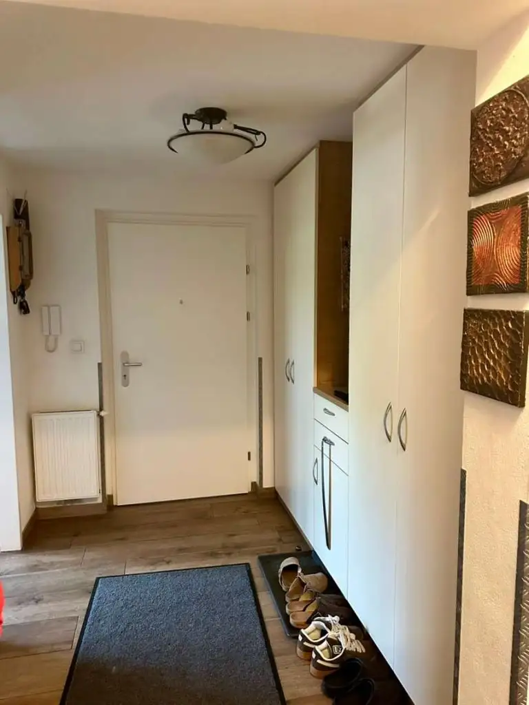 Provisionsfreie helle 3 Zimmerwohnung mit Kaufoption, inkl. kleinem Garten, Terrasse und PKW-Platz;