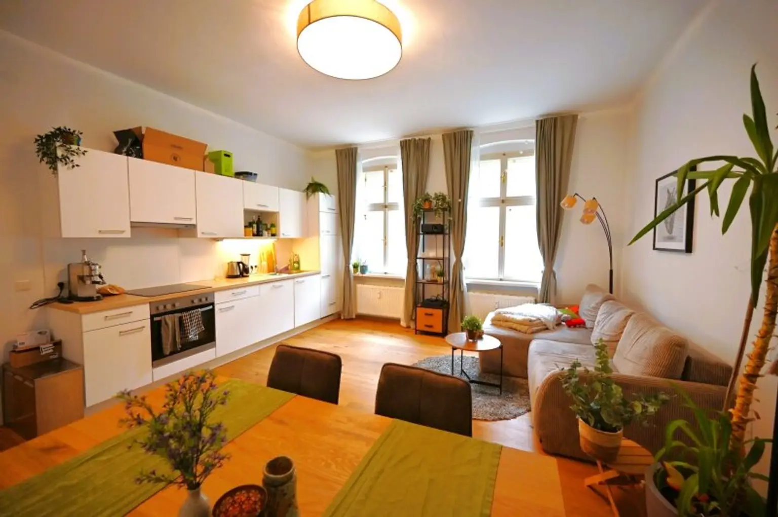 Charmanter Altbauflair trifft moderne Sanierung – 3-Zimmer-Wohnung in der Schillerstraße