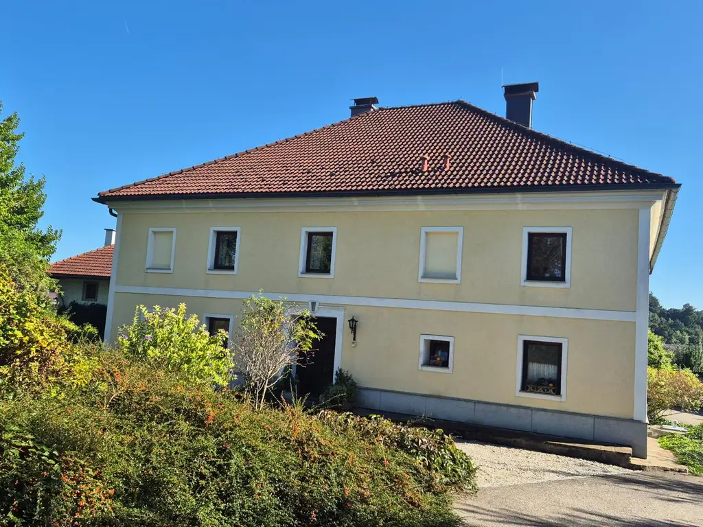 Wunderschöner Dreikanthof in Ruhelage mit Reithalle