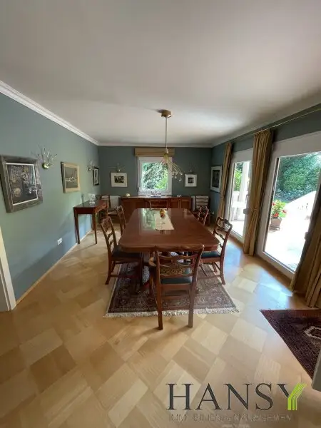 Neuwertiges Traum-Einfamilienhaus in Pfaffstätten: Stil, Pool und Gartenparadies!